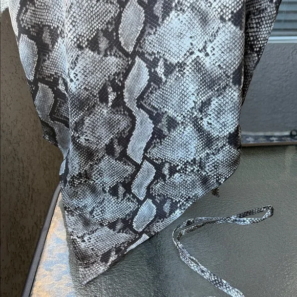 ORTTU, large,Snake Print asymmetrical Shirt for Men - Picture 4 of 12